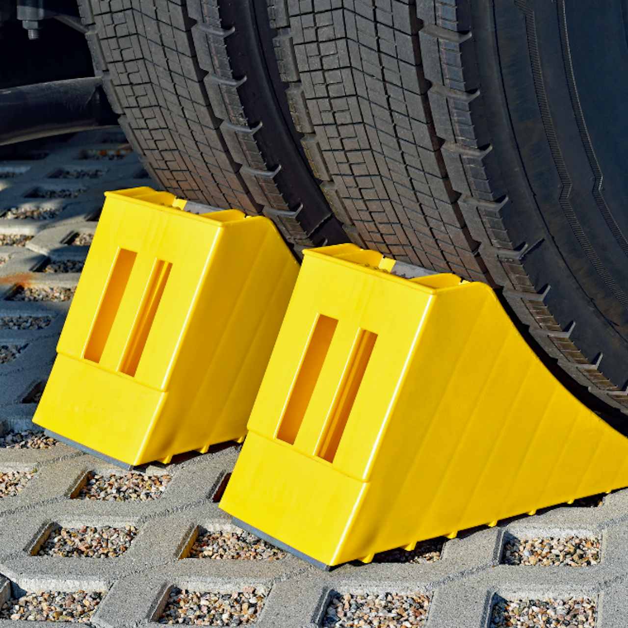 Yellow with Galvanised Anti-skid Protection for Lorry or Bus Plastic Wheel Chock 