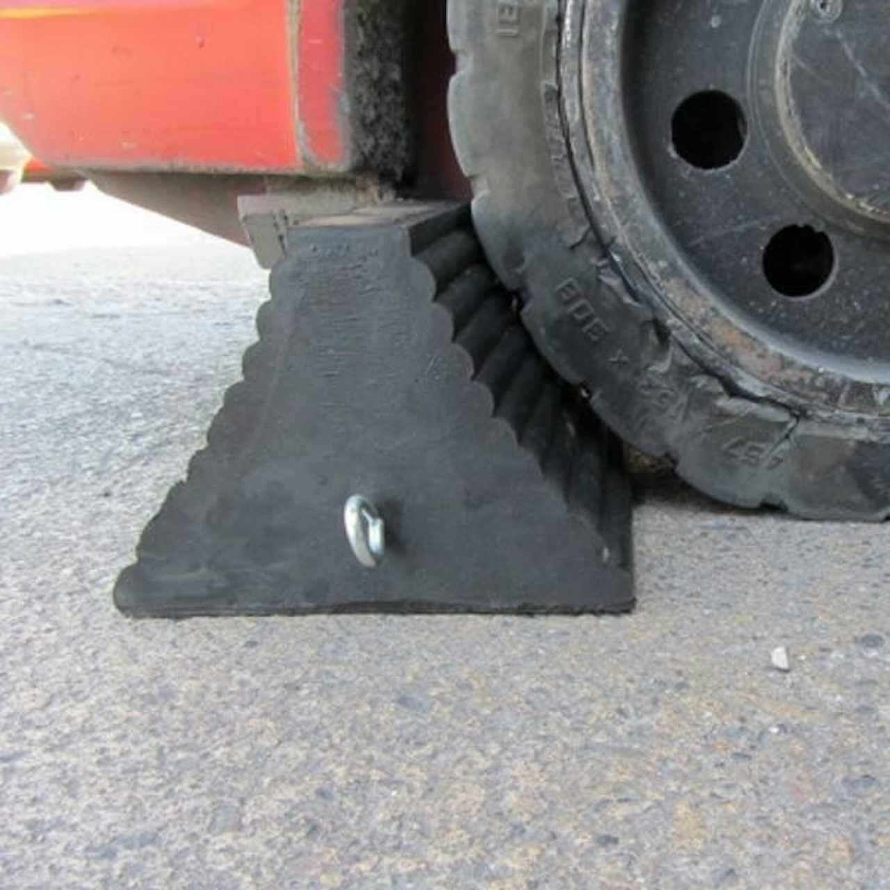 For Repairing Vehicles Or Loading And Unloading Items Heavy Duty Wheel Chocks Folding Steel Tire Slope Anti-skid Chocks 